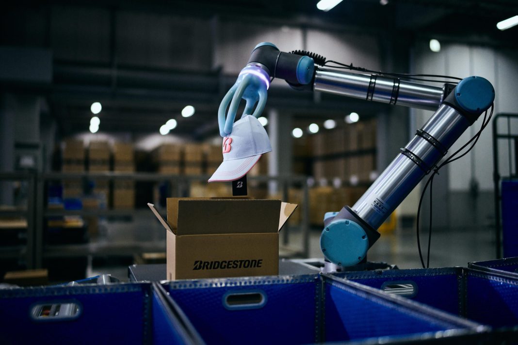 Soft-robot hand performing piece-picking
